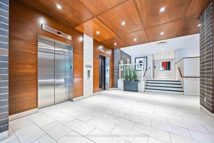 Property Photo:  44 Bond Street W 302  ON L1G 6R2 