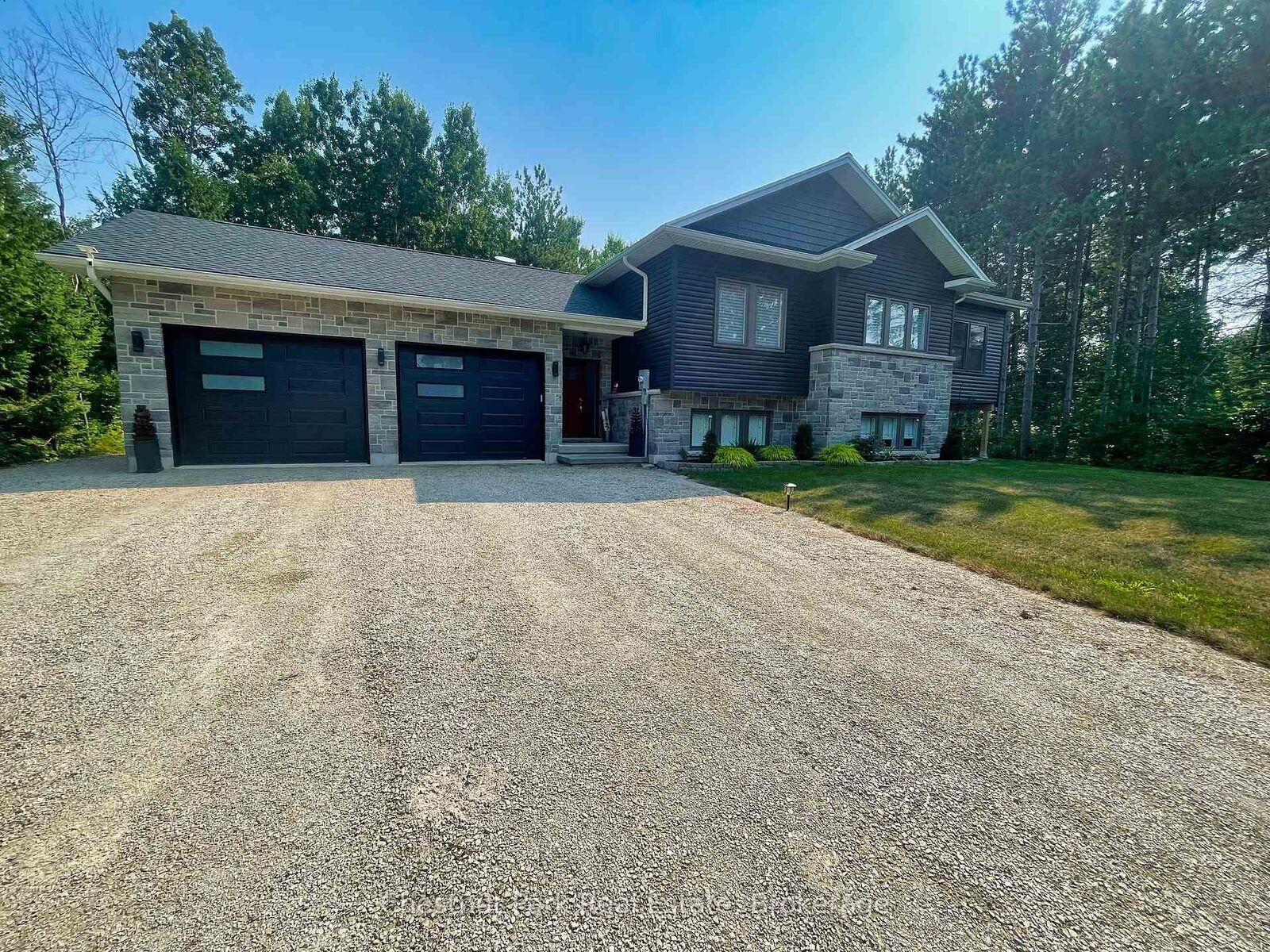 Property Photo:  18 Telford Street  ON N0H 2T0 