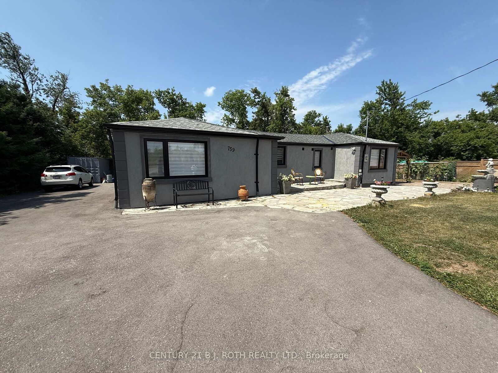 Property Photo: 759 Essa Road Upper 2 ON L4N 9G1