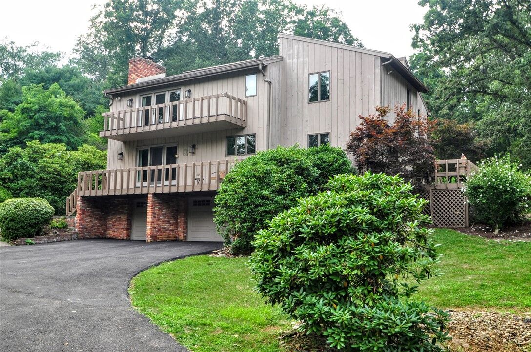 Property Photo:  168 Farmington Pl.  PA 15601 