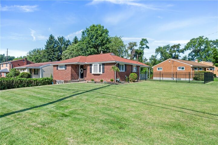 Property Photo:  101 Selvin Dr  PA 15147 