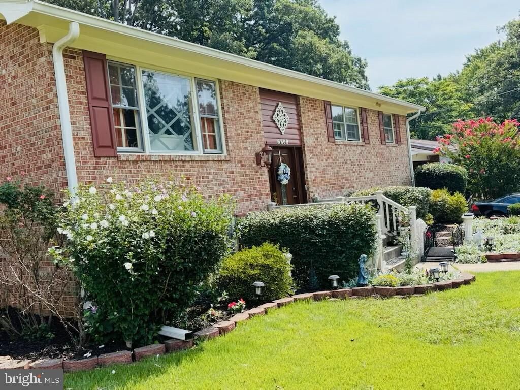 Property Photo: 6809 Glenwood Court MD 20769