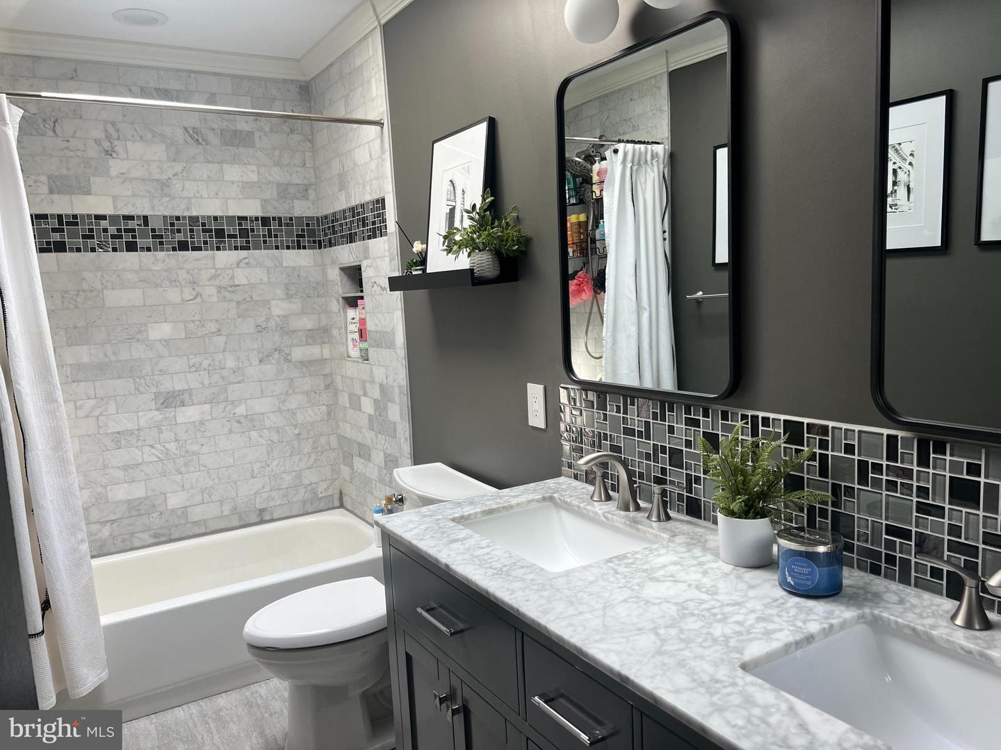 Property Photo: 1505 Salix Court NJ 08094