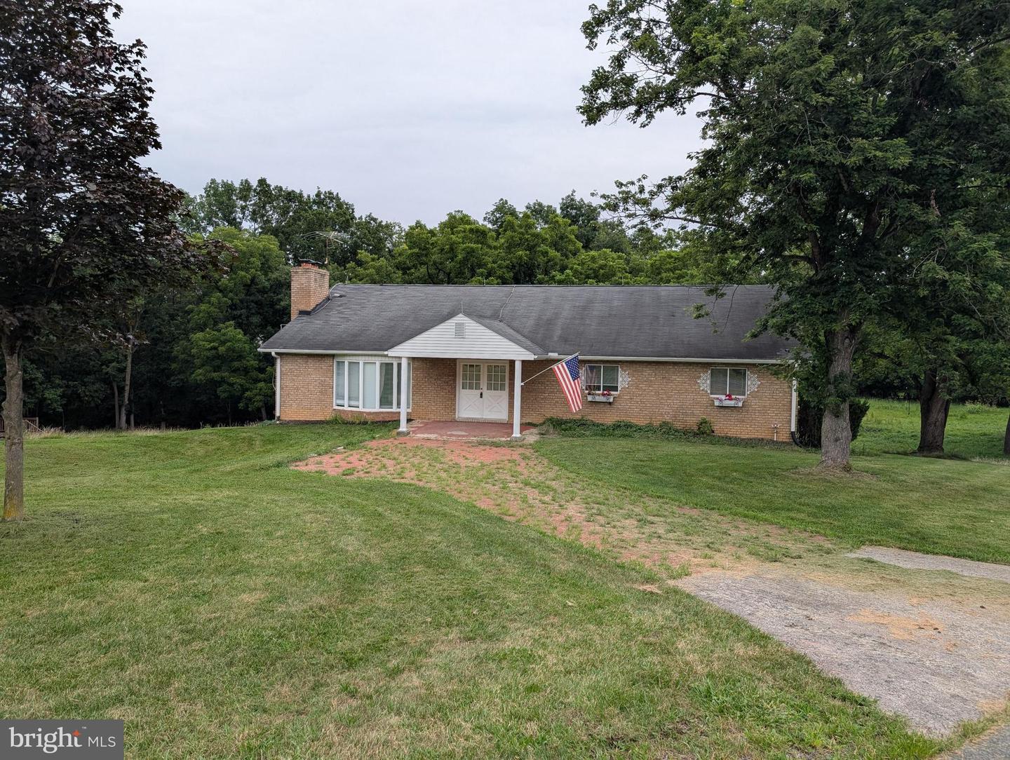 Property Photo: 550 Hillcrest Drive WV 25430