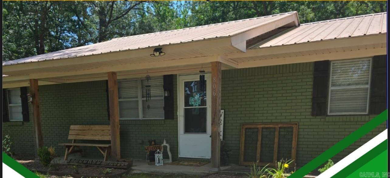 Property Photo:  806 McDaniel  AR 71602 