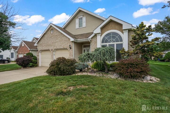 Property Photo:  9 York Court  NJ 08831 