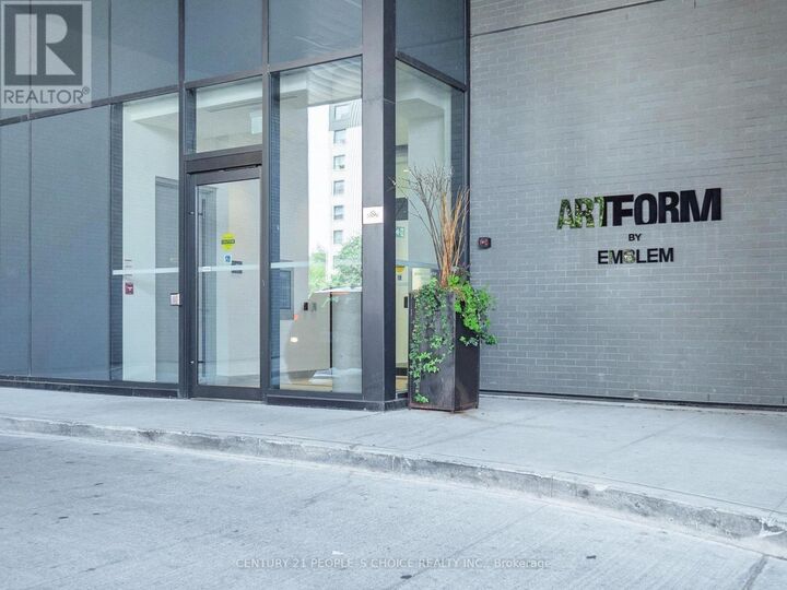 Property Photo: 86 Dundas Street East 1103 ON L5A 1W4