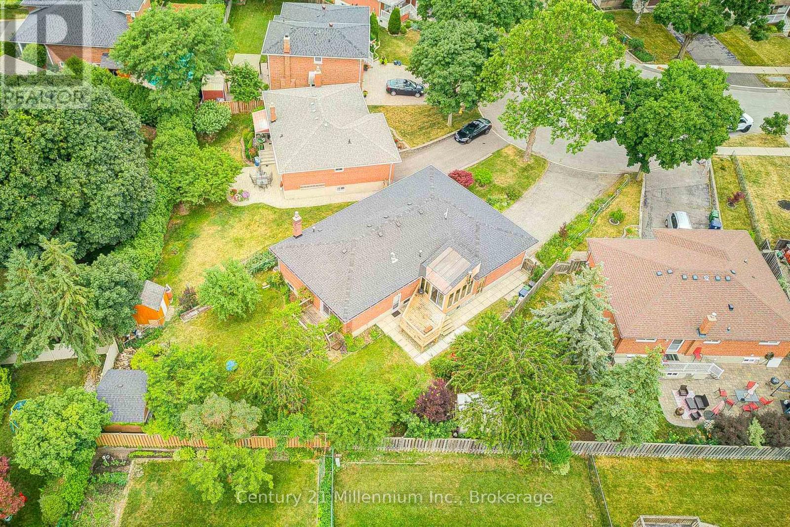 Property Photo: 9 Thane Court ON M2J 4B6