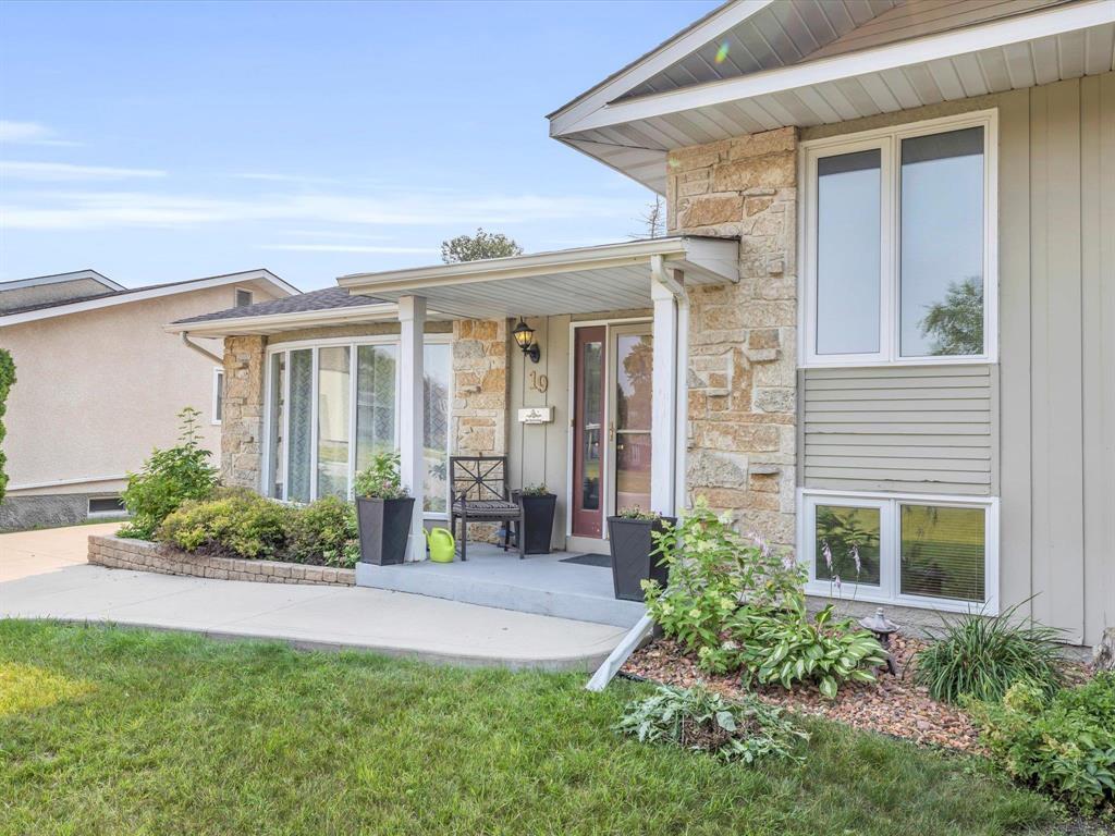 Property Photo:  19 Sweetwater Bay  MB R2J 3G4 