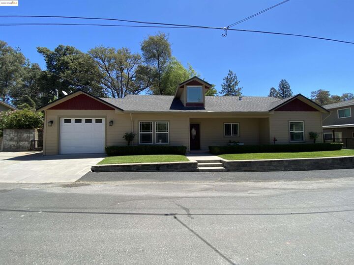 Property Photo: 18197 Hammer Ln CA 95379