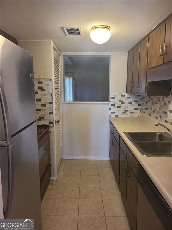 Property Photo: 1394 Wood Circle S GA 30260