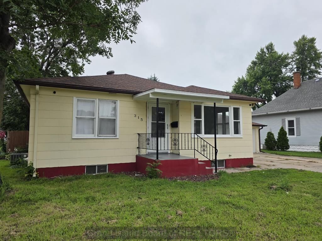 Property Photo: 315 S Vine NE 68801