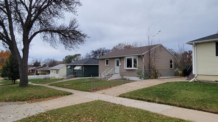 Property Photo:  1510 13th Street N  ND 58501 
