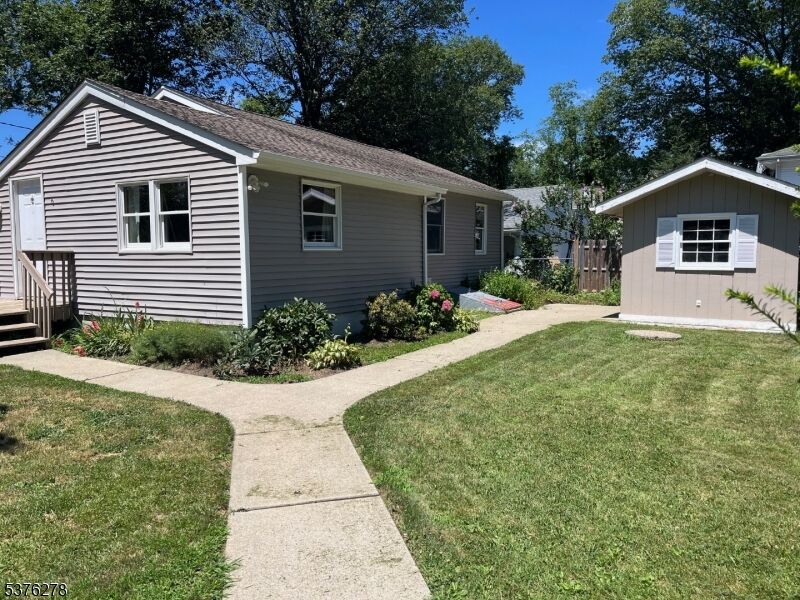 Property Photo:  6 Polk Ct  NJ 07421 