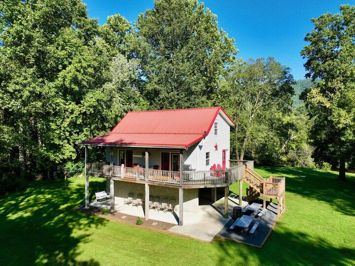 Property Photo:  560 S Emerald Isle  WV 24910 