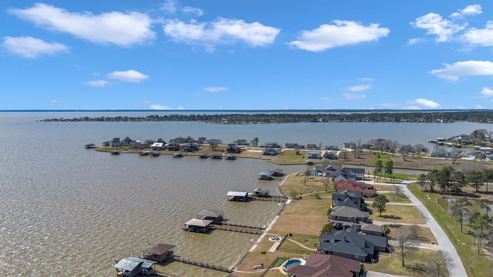 Property Photo: 146 Oak Circle TX 77351