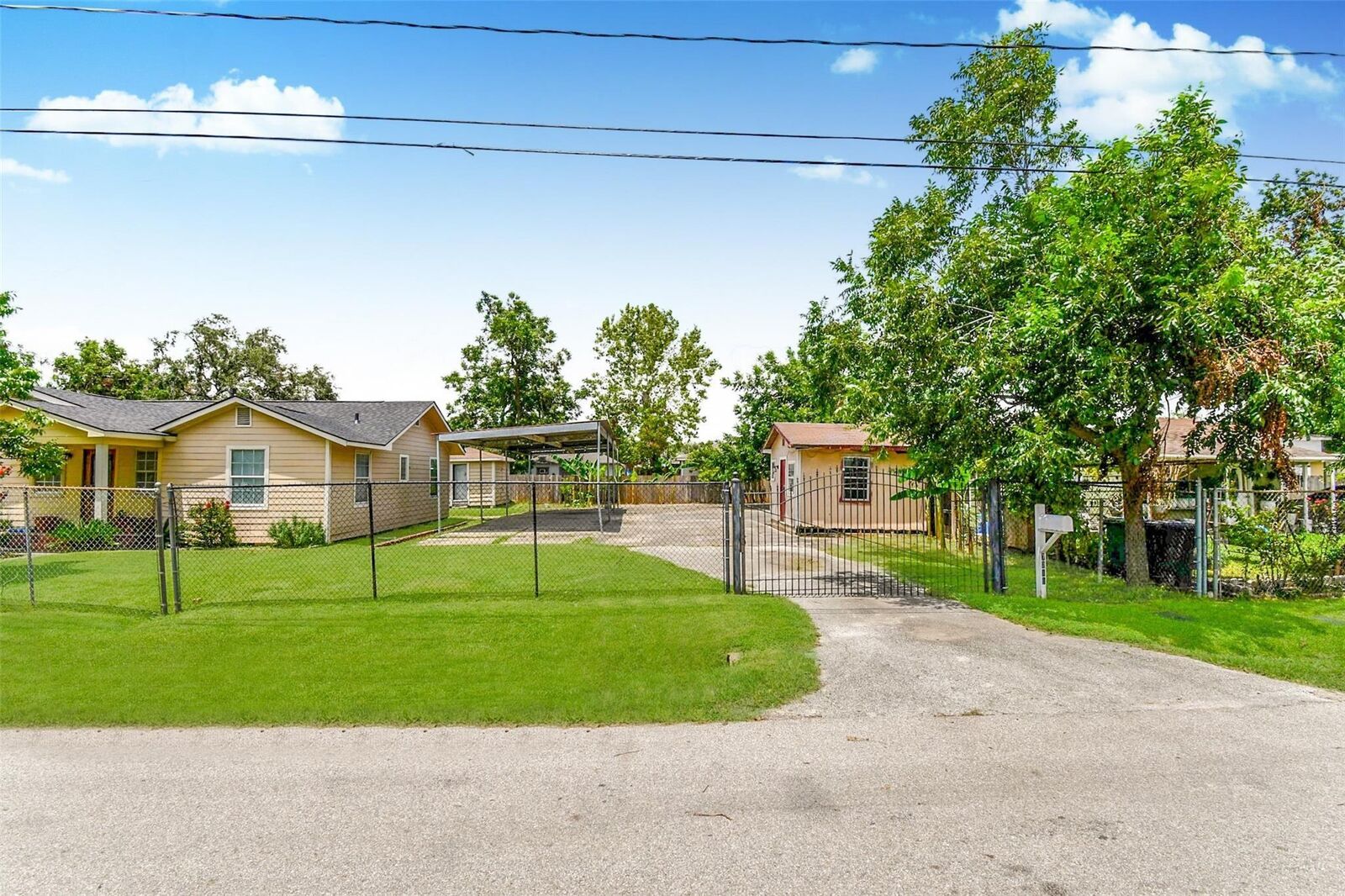 Property Photo:  7219 Gainesville Street  TX 77020 