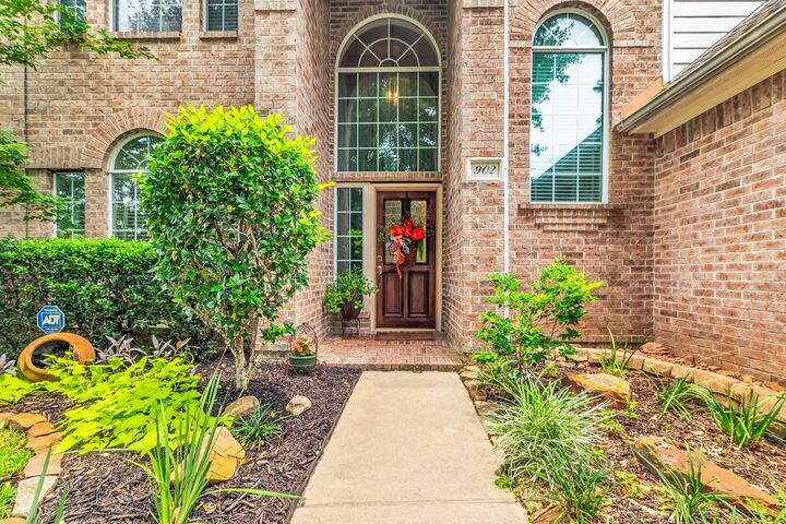 Property Photo: 902 Arbor Pine TX 77375