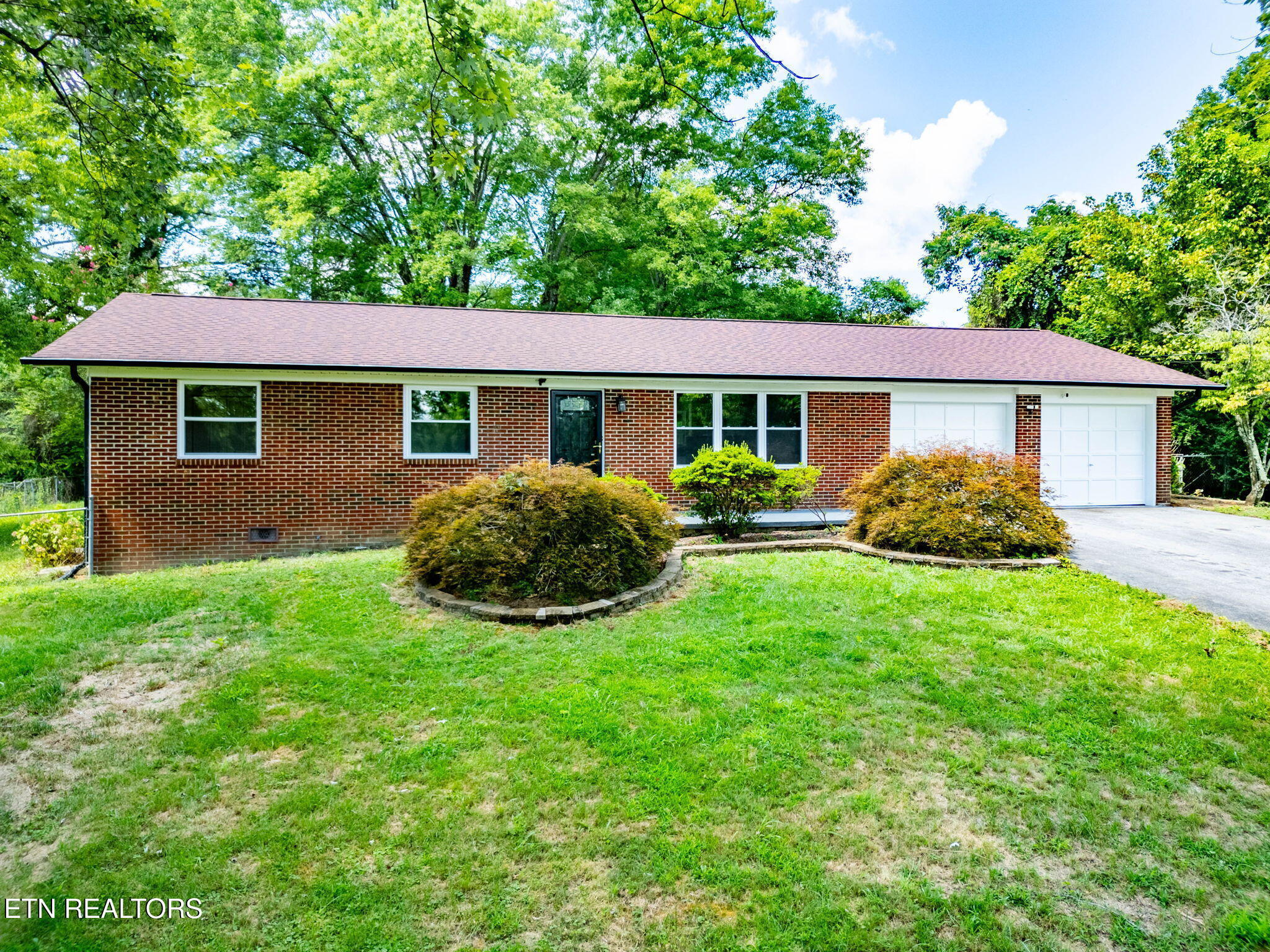 Property Photo: 6621 Lambent Lane TN 37918
