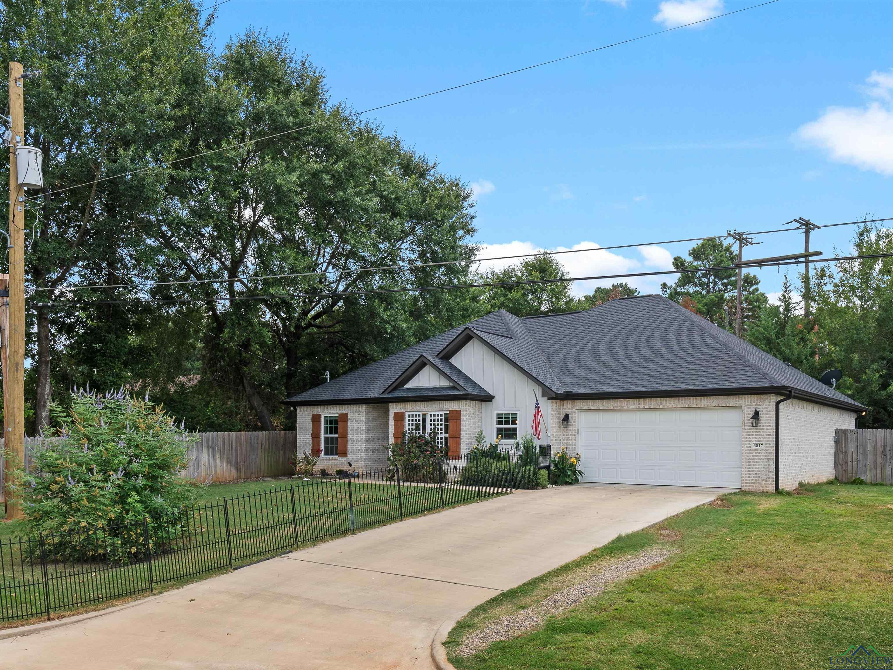 Property Photo:  3817 Killingsworth Circle  TX 75604 