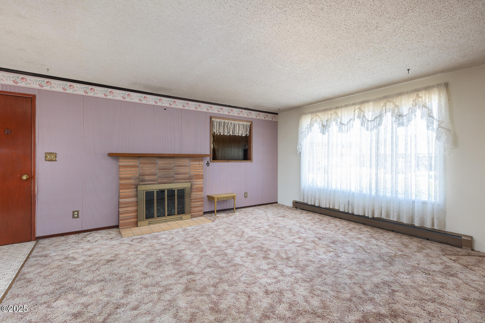 Property Photo: 1011 NE Benton Street OR 97365