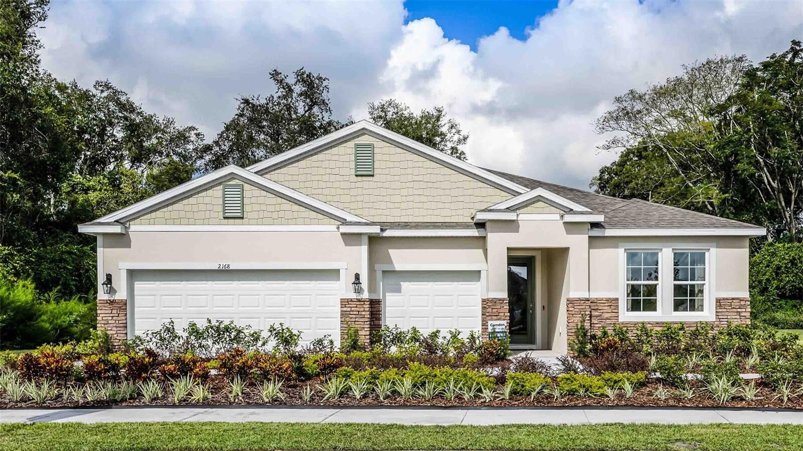 Property Photo: 2043 Ashwood Bluff Drive FL 34761