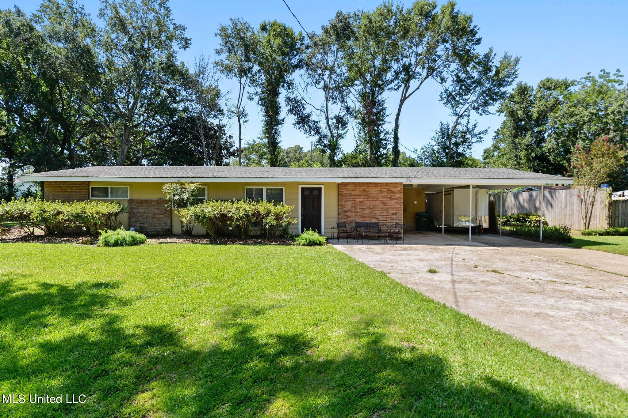 Property Photo: 1912 Woodmont Street MS 39567