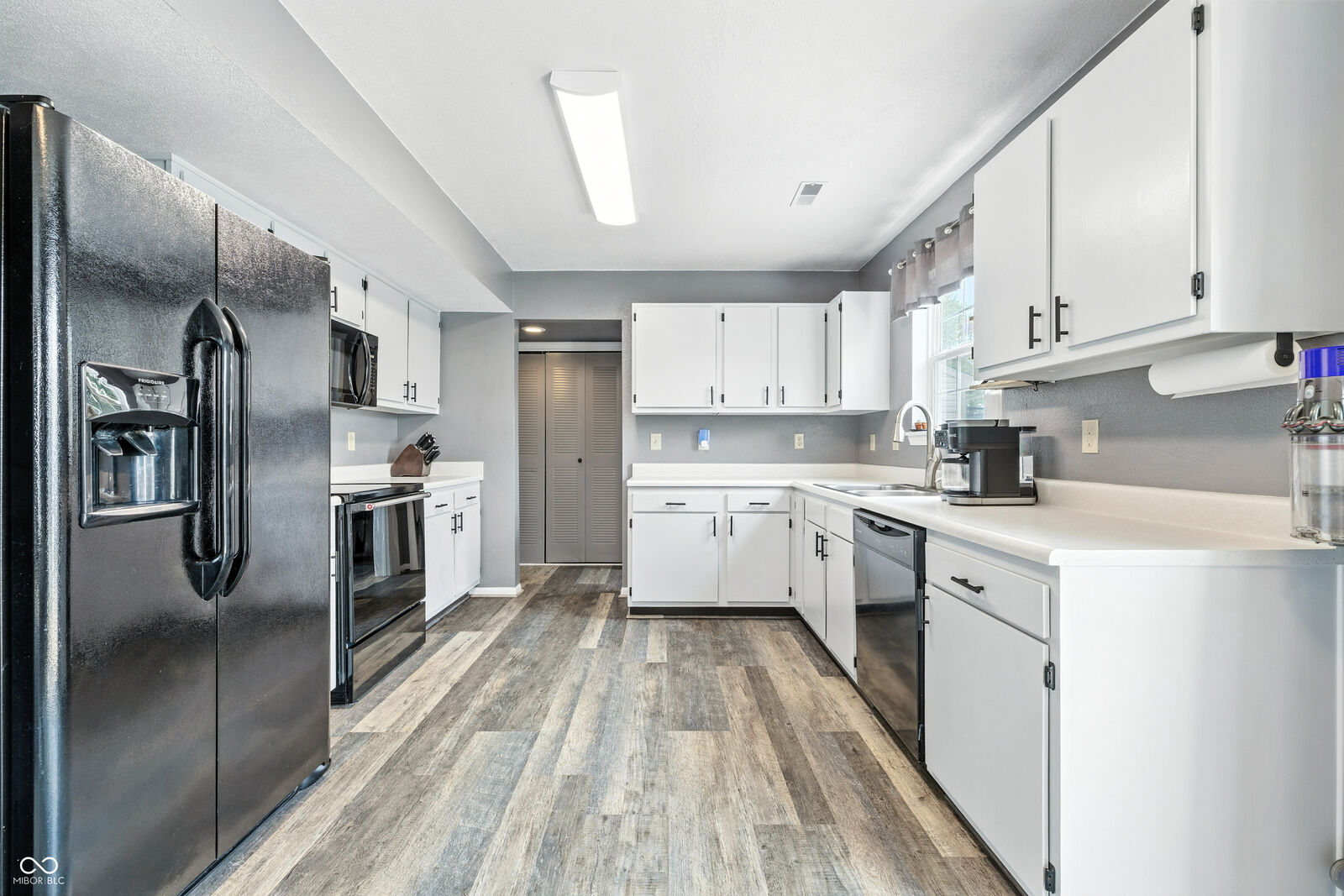 Property Photo: 1476 Blue Brook Way IN 46143