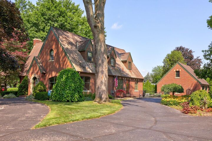Property Photo:  400 W Tuscola Street  MI 48734 