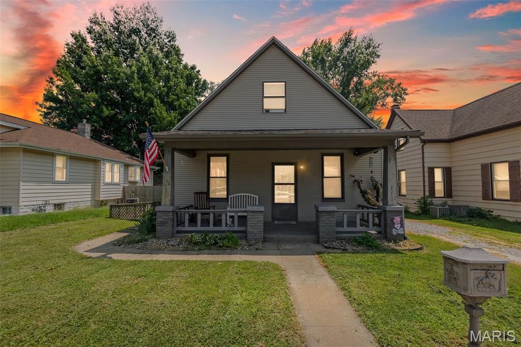 Property Photo: 704 Lee Avenue IL 62221