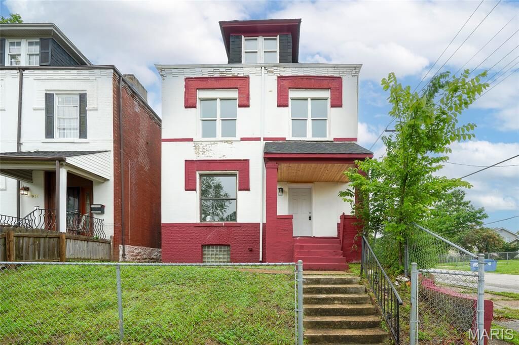 Property Photo:  919 Pendleton Avenue  MO 63108 