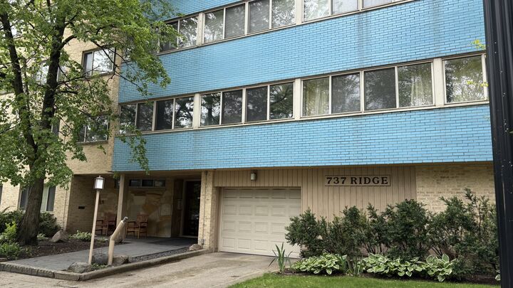 737 Ridge Avenue 2E  Evanston IL 60202 photo