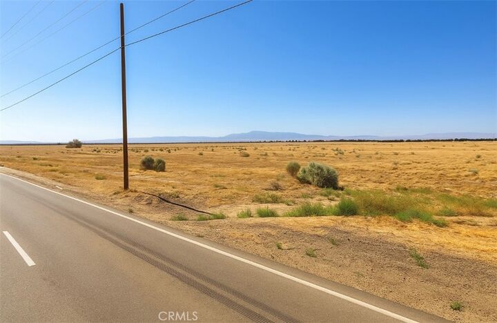 Property Photo:  0 0  CA 93550 
