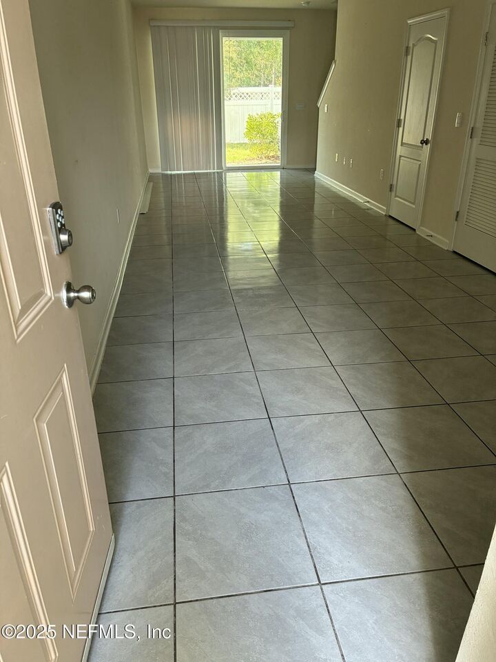 Property Photo: 433 Running Woods Street FL 32065