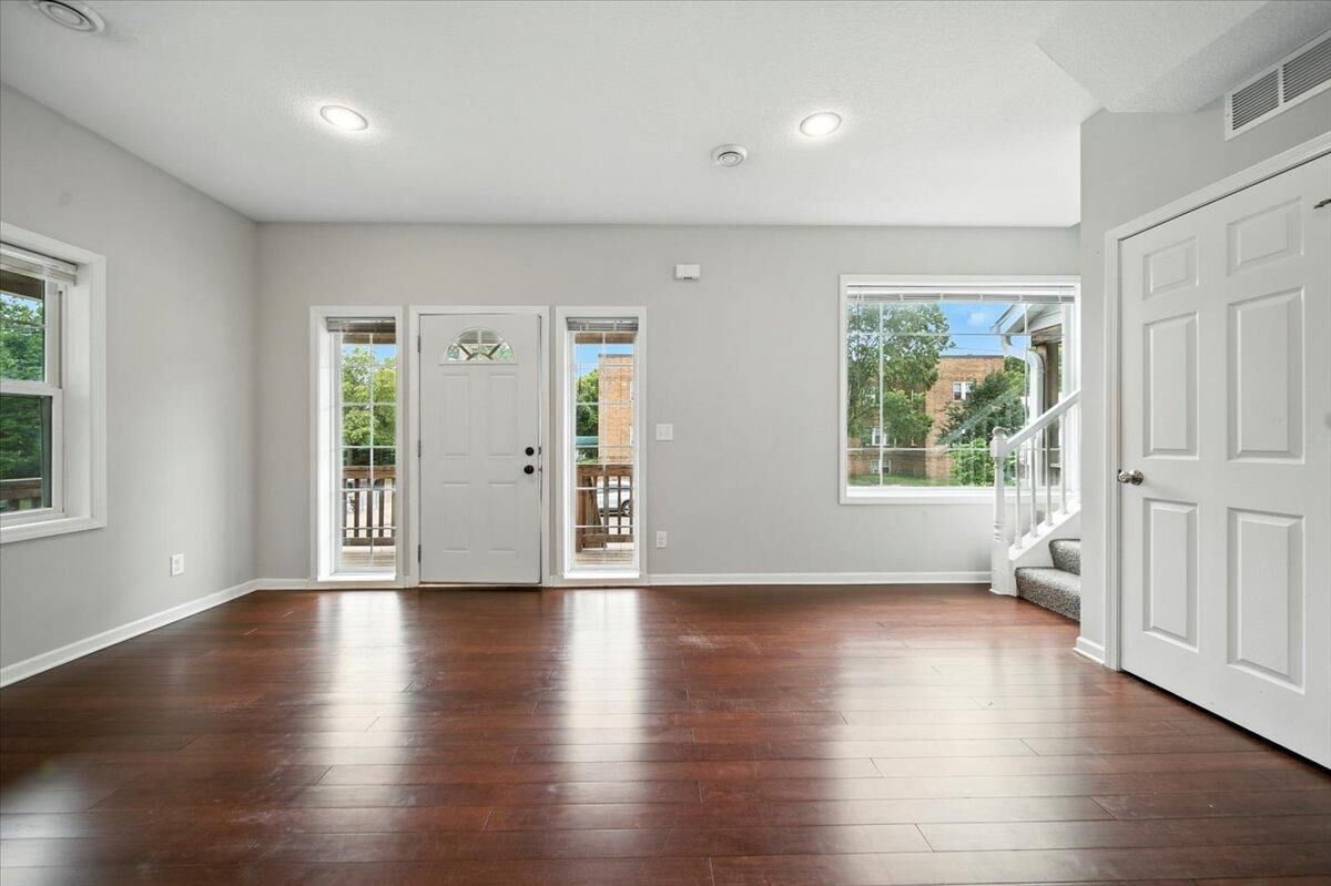 Property Photo: 600 W 32nd Street 3 MN 55408