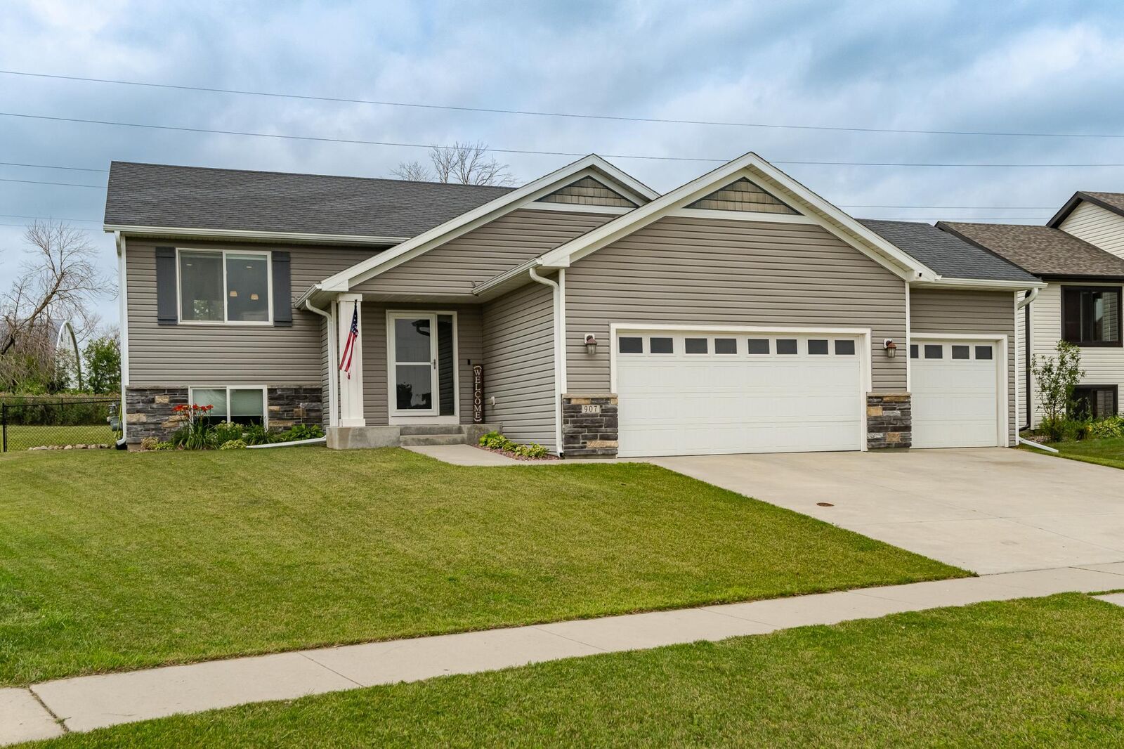 Property Photo:  907 15th Avenue NW  MN 55944 