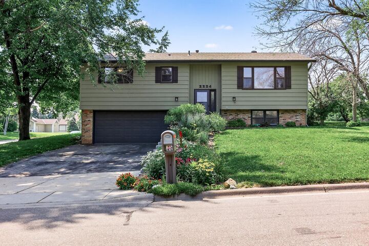 Property Photo:  2224 Westview Drive  MN 55033 