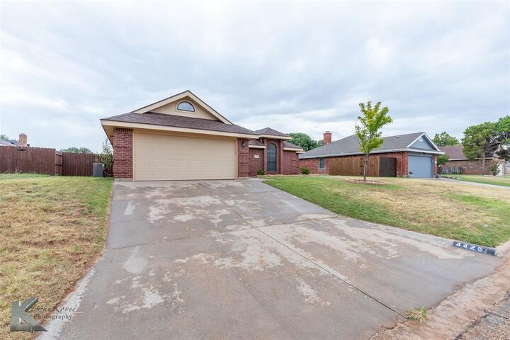Property Photo: 4425 Pennington Drive TX 79606