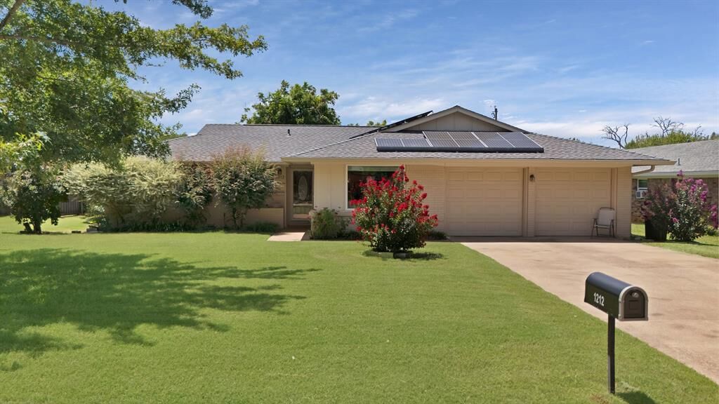 Property Photo:  1212 John Reagan Street  TX 76126