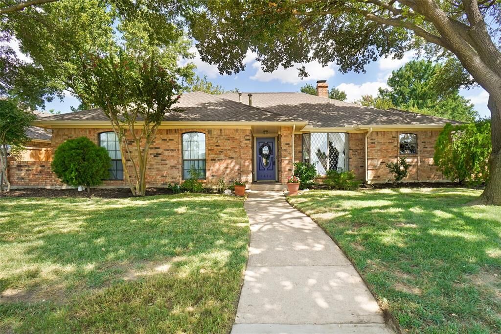 Property Photo: 1610 Crooked Creek Drive TX 75007