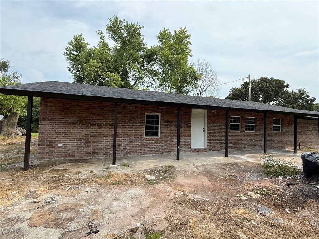 Property Photo: 57128 S 690 Road OK 74338