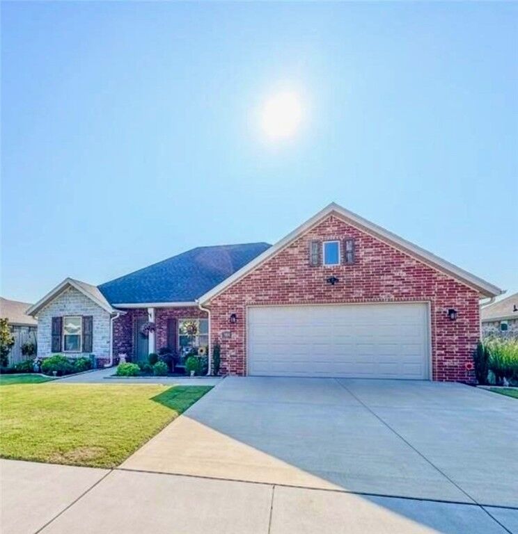 Property Photo:  984 Sugar Pine Street  AR 72762 