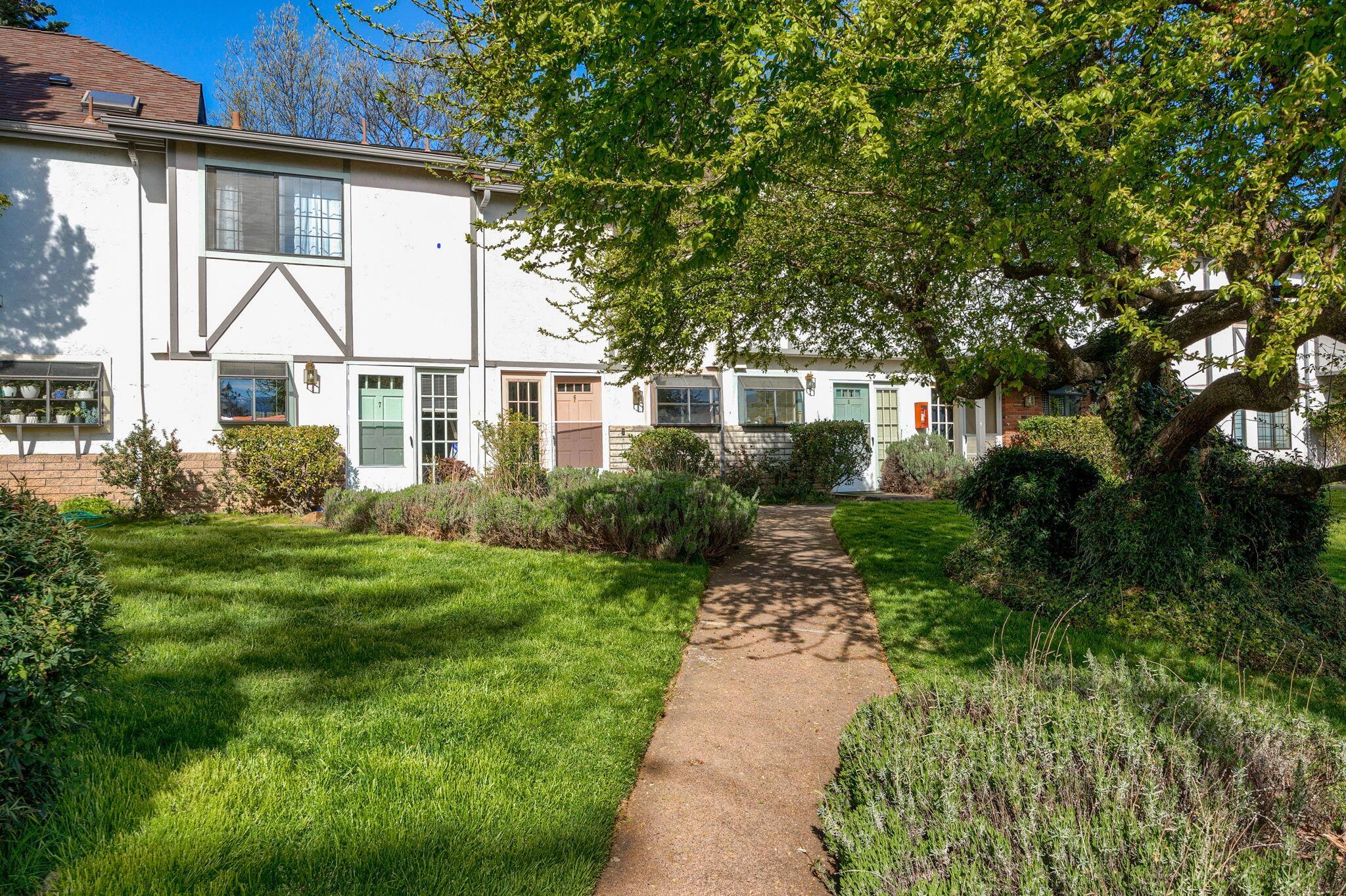 Property Photo: 495 Chestnut Street 6 OR 97520