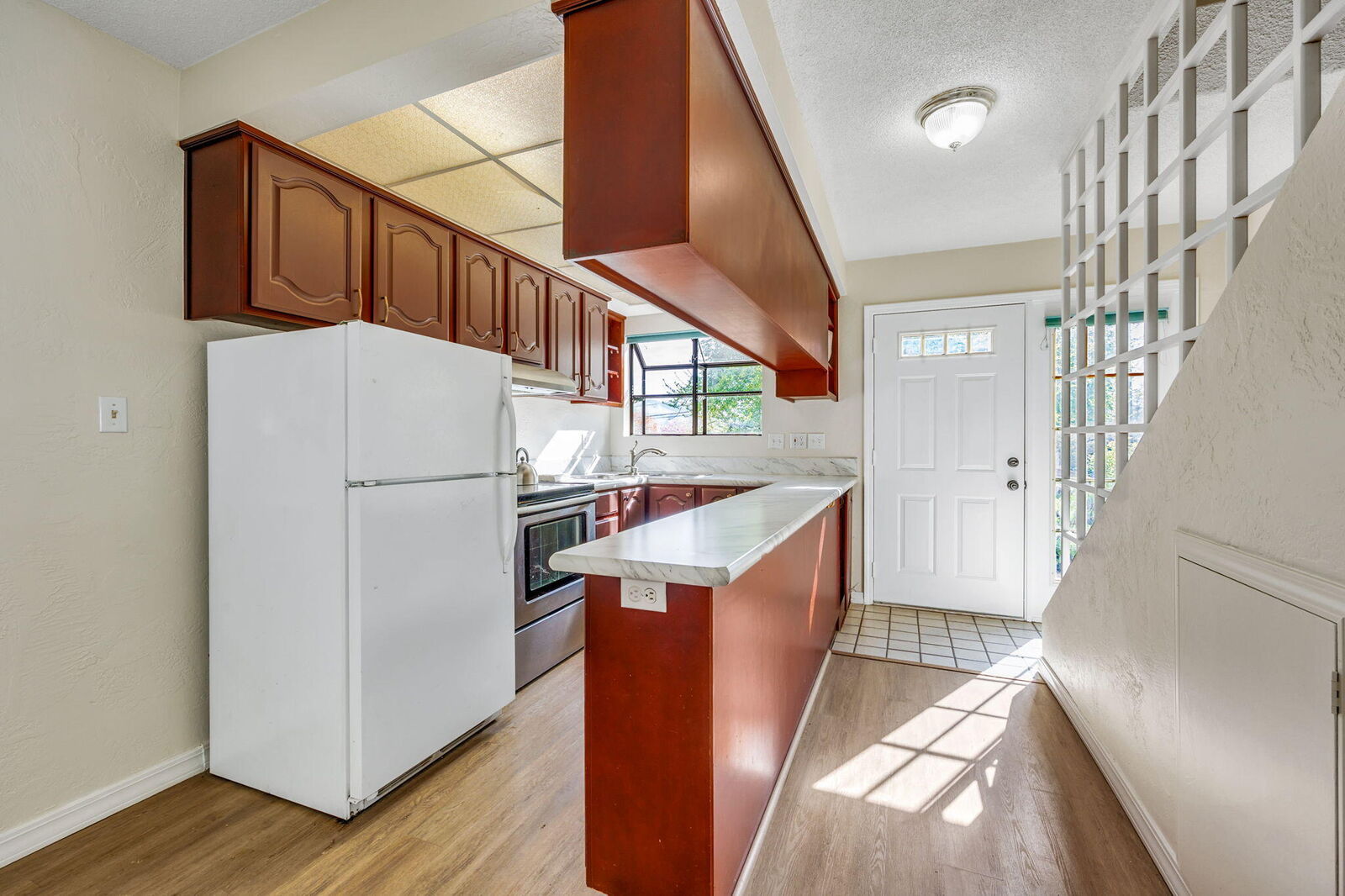 Property Photo:  495 Chestnut Street 6  OR 97520