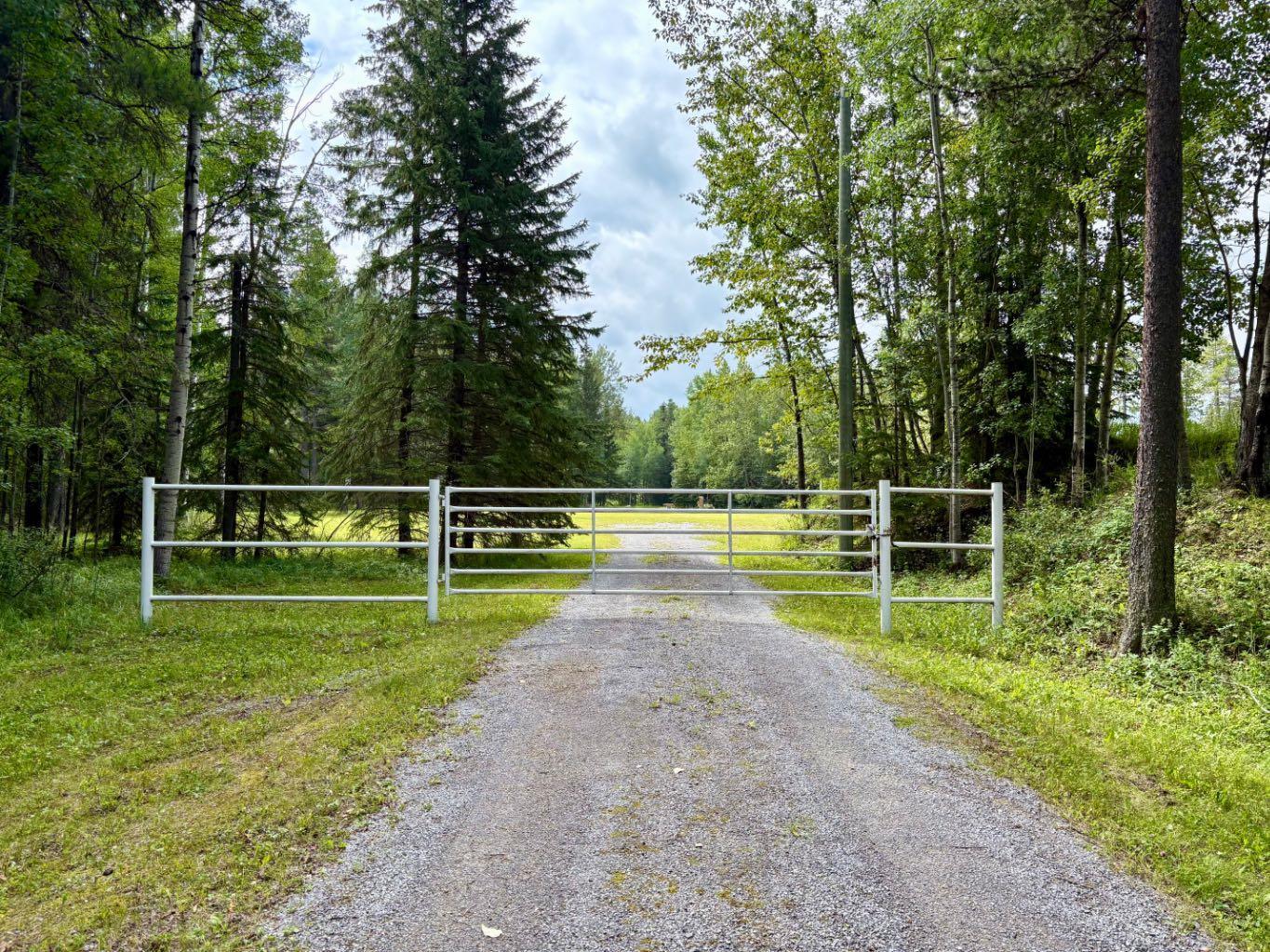 Property Photo: 9 Pine Ridge Drive AB T4T 2A4