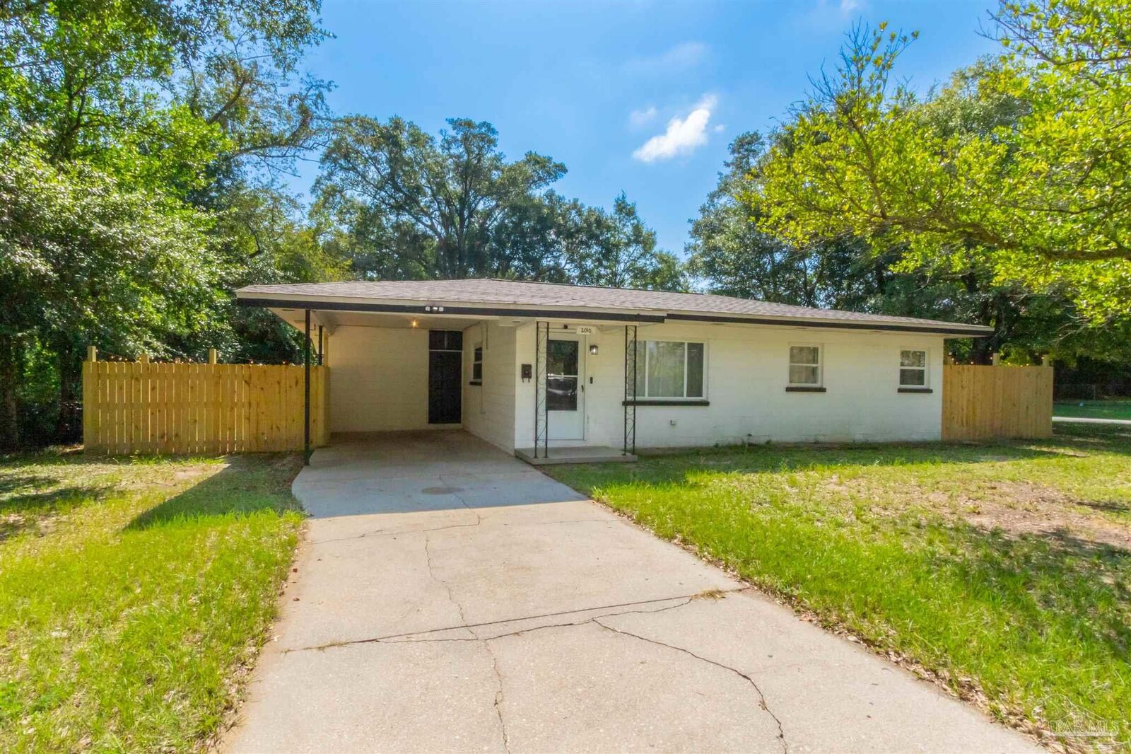 Property Photo: 2010 N G St FL 32501