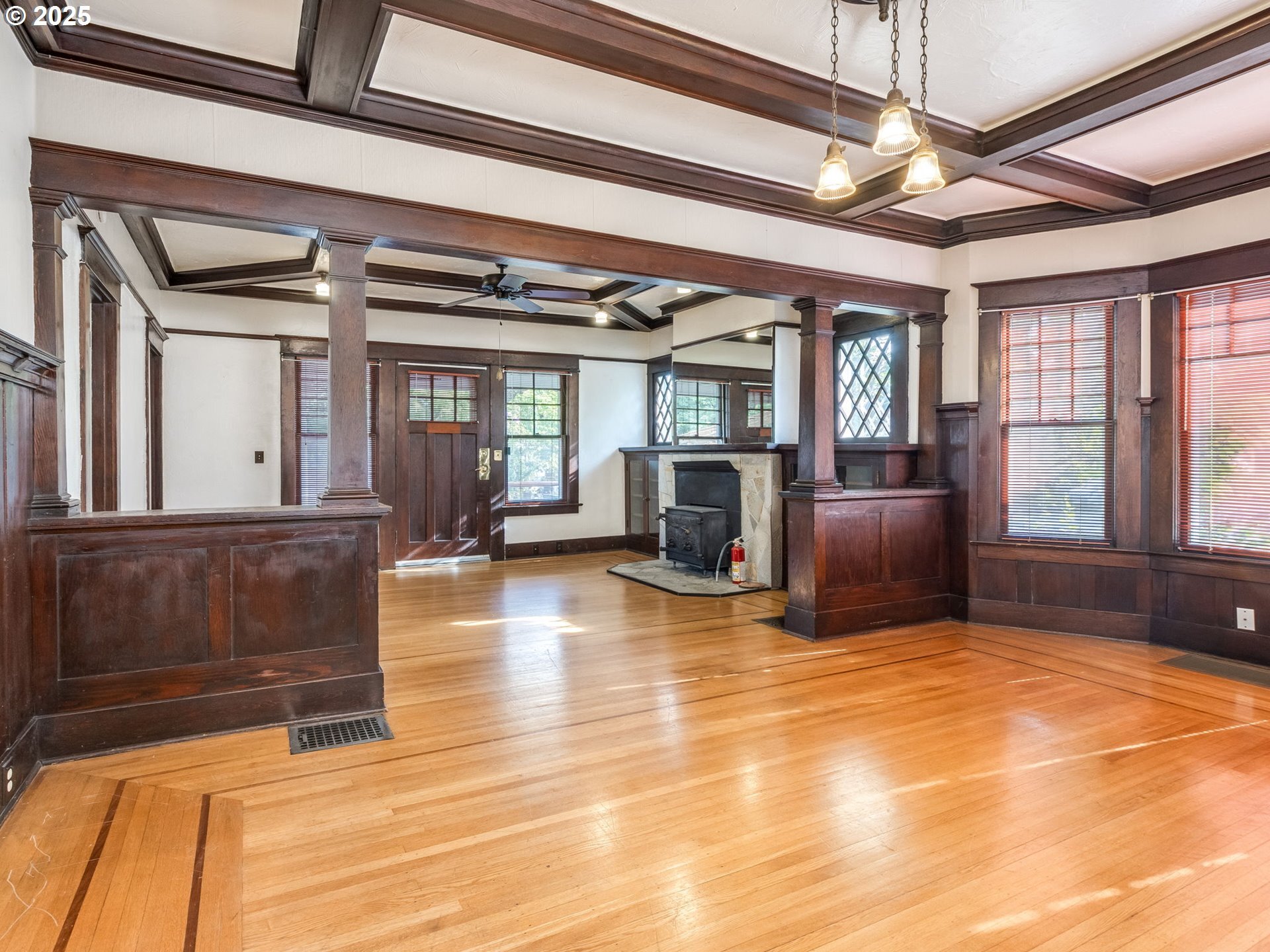 Property Photo: 1334 SE Bush St OR 97202