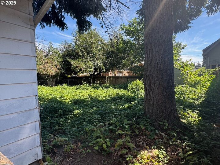 Property Photo: 8162 N Druid Ave OR 97203