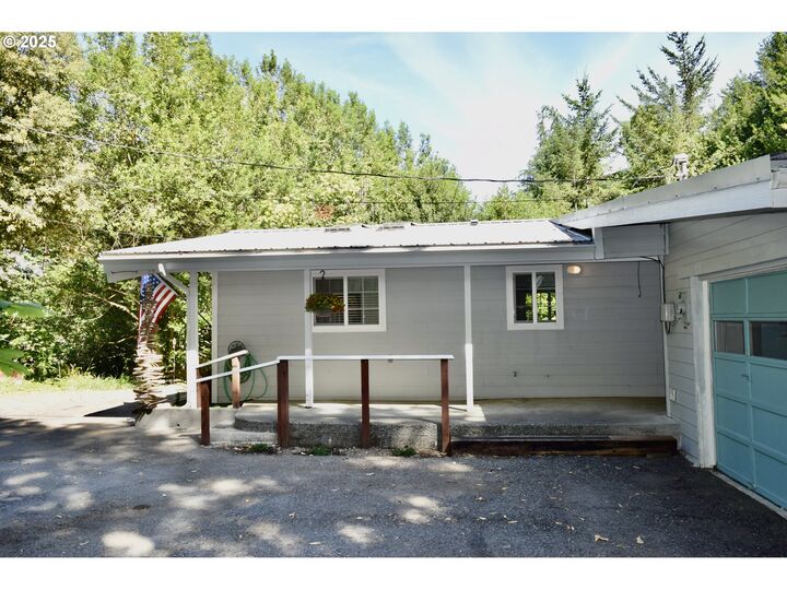 Property Photo:  30291 Hummingbird Hill Rd  OR 97444 