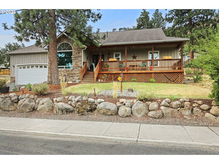 2512 W 13th St  The Dalles OR 97058 photo